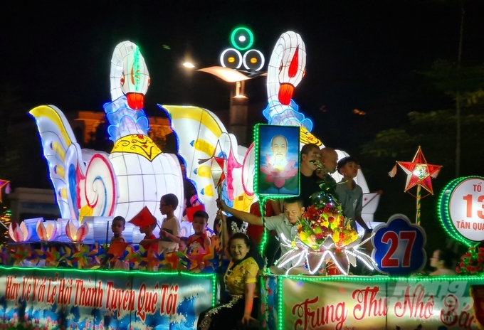 Lễ hội năm nay có 93 mô hình đèn lồng trung thu khổng lồ của các tổ dân phố, thôn trên địa bàn thành phố Tuyên Quang tham gia. 