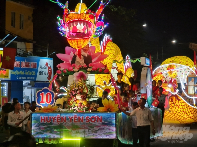 Ngoài các thôn, tổ dân phố của thành phố Tuyên Quang thì mỗi huyện, thành phố đều có mô hình đèn lồng tham gia Lễ hội thành Tuyên.