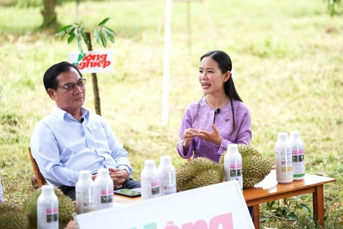 Doanh nhân Nguyễn Phú Cường (trái) tham gia talk show về xuất khẩu sầu riêng chính ngạch sang Trung Quốc, do báo NNVN tổ chức tháng 7/2022. Ảnh: Minh Sáng.