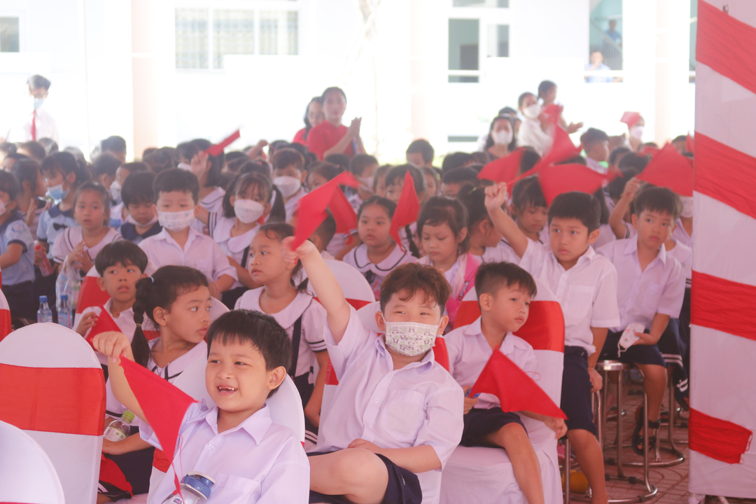 Học sinh Trường tiểu học Lê Quý Đôn, xã Phong Phú, huyện Bình Chánh, TP.HCM trong ngày khai giảng đầu năm học mới sáng 3/9.