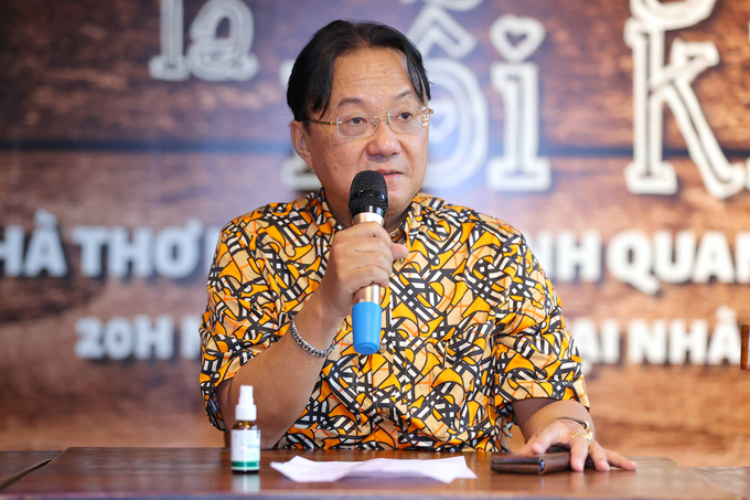 Nhà thơ Hồng Thanh Quang tại họp báo giới thiệu chương trình 'Vẫn nguyên là nỗi khát'.