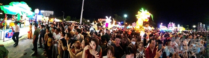 Cả biển người đổ về xem Lễ hội thành Tuyên.