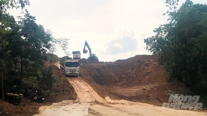 Tuyến đường kết nối du lịch Ba Bể - Na Hang có tổng chiều dài khoảng 38,3km. Ảnh: Toán Nguyễn.