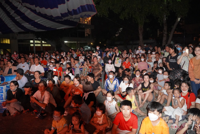 Lễ hội Đêm trắng Ban Mê thu hút rất đông đảo người dân địa phương và du khách đến theo dõi sự kiện. Ảnh: NT.