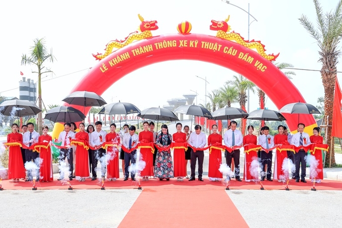 Công trình cầu Đầm Vạc được khánh thành dịp chào mừng kỷ niệm 77 năm ngày Quốc khánh nước Cộng hoà xã hội chủ nghĩa Việt Nam.