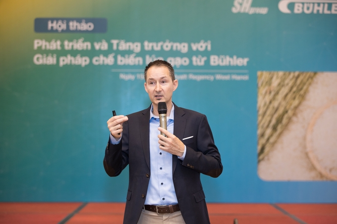 Ông Guido Stalder – Giám đốc kinh doanh máy đơn Buhler Group. 