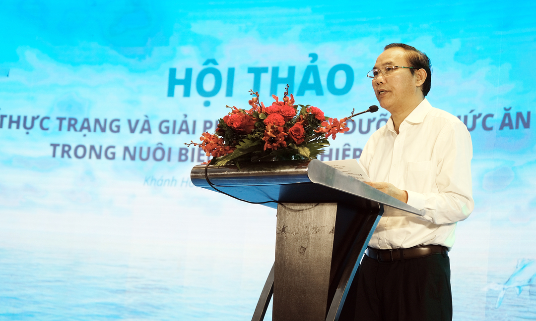 Thứ trưởng Phùng Đức Tiến phát biểu kết luận Hội thảo Thực trạng và giải pháp về dinh dưỡng, thức ăn trong nuôi biển công nghiệp Việt Nam. Ảnh: Đức Minh.
