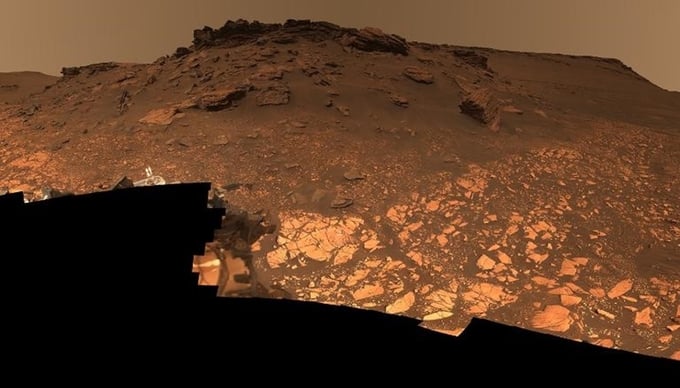 Robot Perseverance gần đây đã chụp được một bức tranh toàn cảnh về vùng châu thổ trên miệng núi lửa Jezero của Sao Hỏa. Ảnh: NASA.