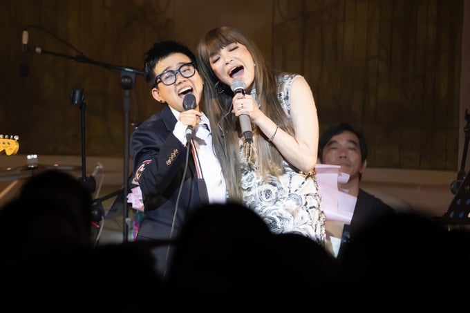 Cặp đôi Thanh Hà - Phương Uyên trên sân khấu.