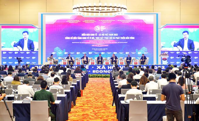 Phiên toàn thể Diễn đàn Kinh tế - Xã hội Việt Nam 2022 với chủ đề 'Củng cố nền tảng kinh tế vĩ mô, thúc đẩy phục hồi và phát triển bền vững'.