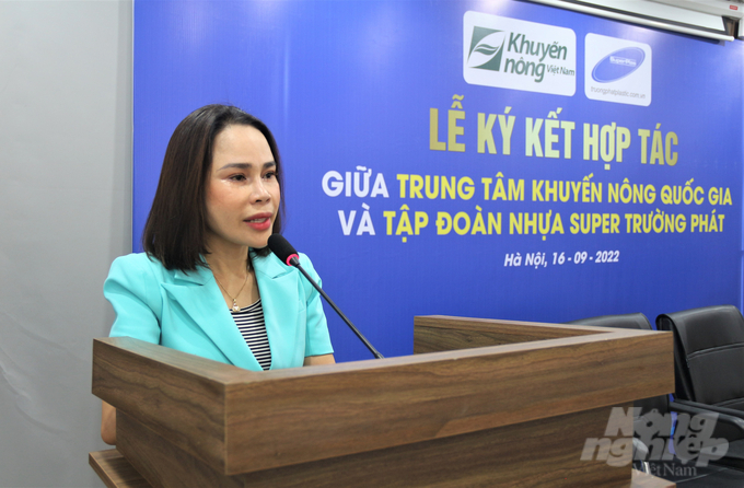 Ms. Nguyen Thi Hai Binh expressing her wish to cooperate with the National Agricultural Extension Center. Photo: Pham Hieu.