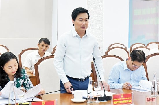 Ông Nguyễn Tường Văn, Phó Bí thư Tỉnh ủy, Chủ tịch UBND tỉnh Quảng Ninh, phát biểu tại buổi làm việc.