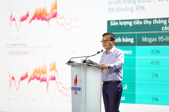 Phó Tổng Giám đốc BSR Nguyễn Việt Thắng bài trình bày báo cáo tại Hội nghị.