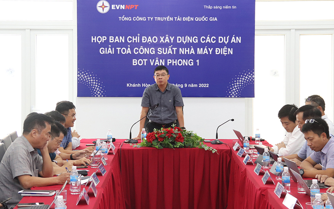 Tổng giám đốc EVNNPT Phạm Lê Phú phát biểu chỉ đạo tại cuộc họp