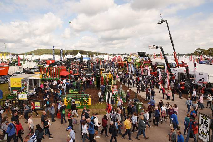 Toàn cảnh triển lãm nông nghiệp National Ploughing Championships.