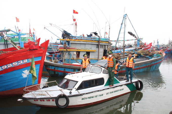 Lực lượng chức năng tỉnh Quảng Ngãi túc trực để sẵn sàng ứng phó bão Noru. Ảnh: L.K.