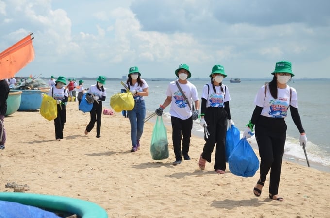 Làm sạch biển là một trong những hoạt động mà C.P. Việt Nam đã và đang thực hiện trong nhiều năm qua.