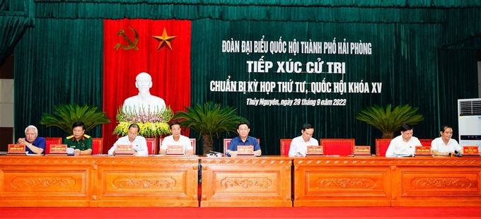 Chủ tịch Quốc hội Vương Đình Huệ tiếp xúc cử tri tại huyện Thủy Nguyên, TP Hải Phòng, chuẩn bị cho kỳ họp thứ Tư, Quốc hội khóa XV. Ảnh: Đàm Thanh.