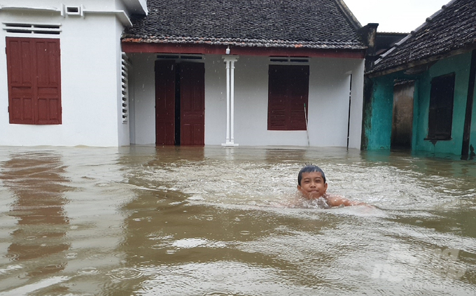 Theo báo cáo của tỉnh Nghệ An, mưa lũ từ ngày 28-30/9 đã làm 7 người chết; hơn 7.400 nhà dân ngập; trong đó 20 nhà thiệt hại trên 70%. Thiệt hại về nông nghiệp, chăn nuôi, thủy sản, giáo dục, giao thông... vô cùng nặng nề.
