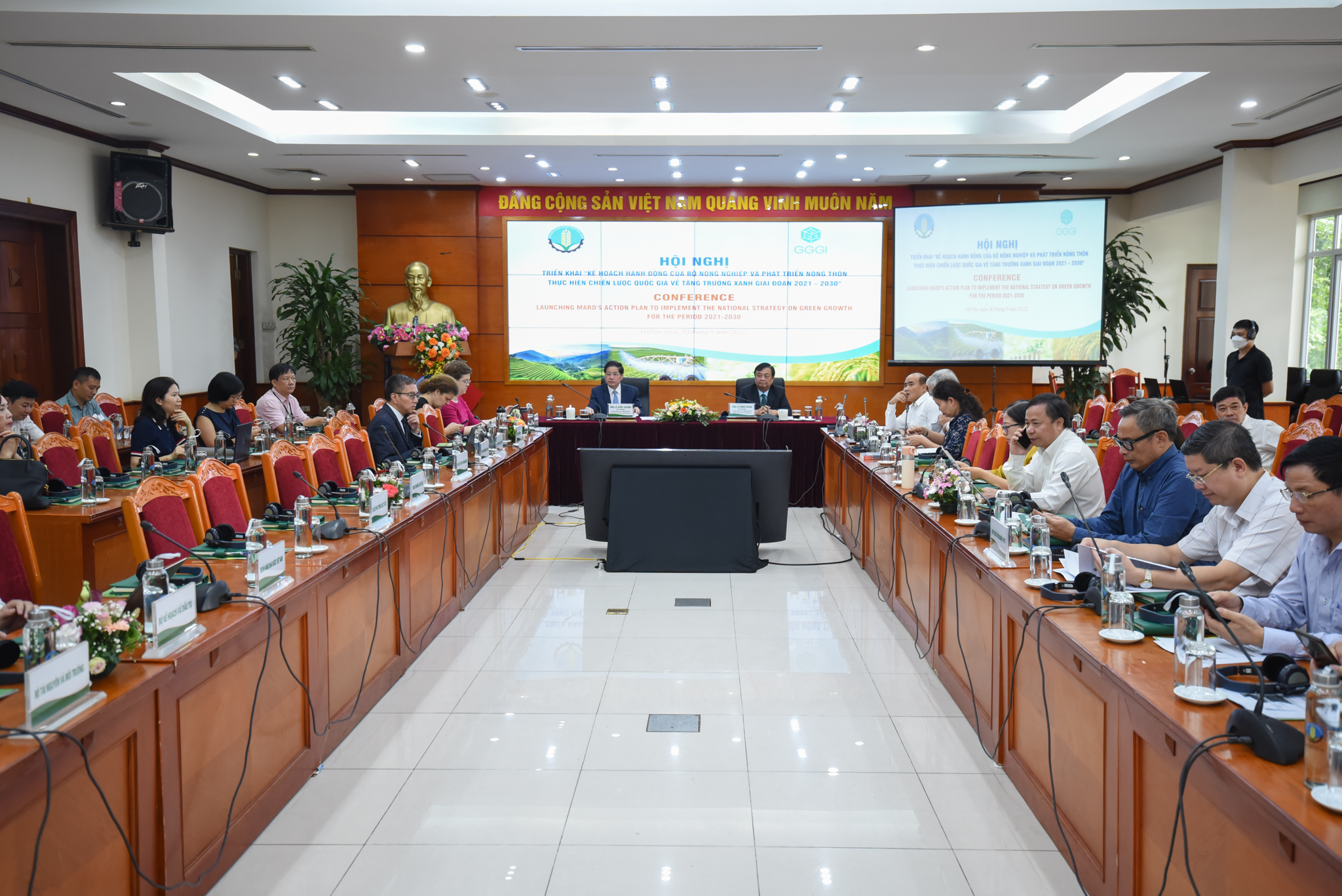Hội nghị triển khai Kế hoạch hành động của Bộ NN-PTNT thực hiện Chiến lược Quốc gia về tăng trưởng xanh giai đoạn 2021 – 2030 sáng 30/9. Ảnh: Tùng Đinh.
