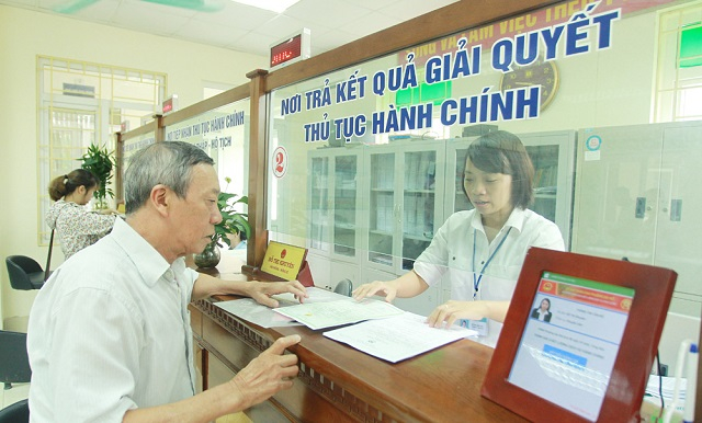 Thành phố Hà Nội đặt mục tiêu 100% công dân được cấp định danh điện tử, cài đặt ứng dụng VneID; 100% công dân được cấp chữ ký số.