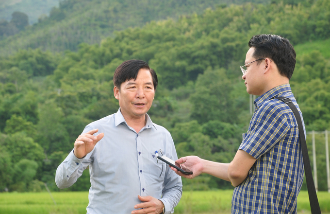 Ông Nguyễn Văn Diện, Vụ trưởng Vụ Phát triển sản xuất lâm nghiệp (Tổng cục Lâm nghiệp) trao đổi với phóng viên Báo Nông nghiệp Việt Nam.