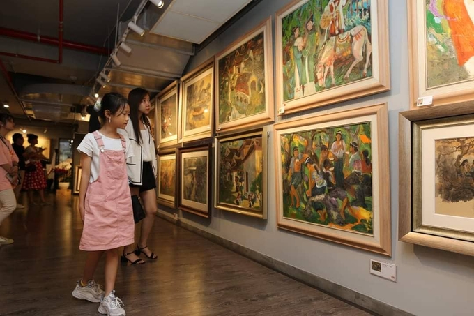 Công chúng trẻ phương Nam được dịp thưởng thức tác phẩm của một họa sĩ lão thành gốc Hà Nội.