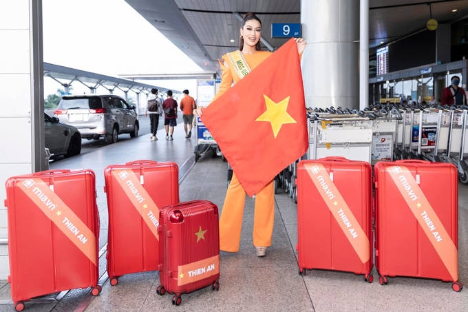 Hoa hậu Đoàn Thiên Ân và hành trang ứng thí Miss Grand International 2022.