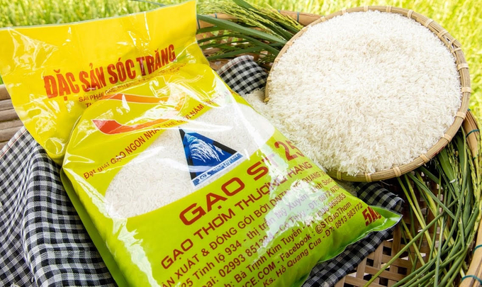 Ho Quang Tri Private Enterprise commits that the quality of Ong Cua Rice stays the same whether exported or sold in the domestic market. Photo: Huu Duc.