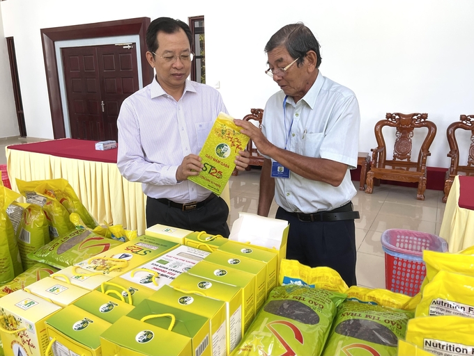 Introducing Ong Cua Rice in Soc Trang. Photo: Huu Duc.