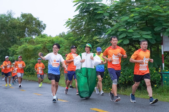 Giải chạy Đất Mũi Marathon Cà Mau 2022 thu hút khoảng 2.300 vận động viên. 