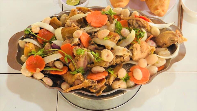 Ha Chau strawberry chicken dish of ecotourism kitchens in Phong Dien, Can Tho city is in the top 100 specialty dishes of 63 provinces and cities nationwide.