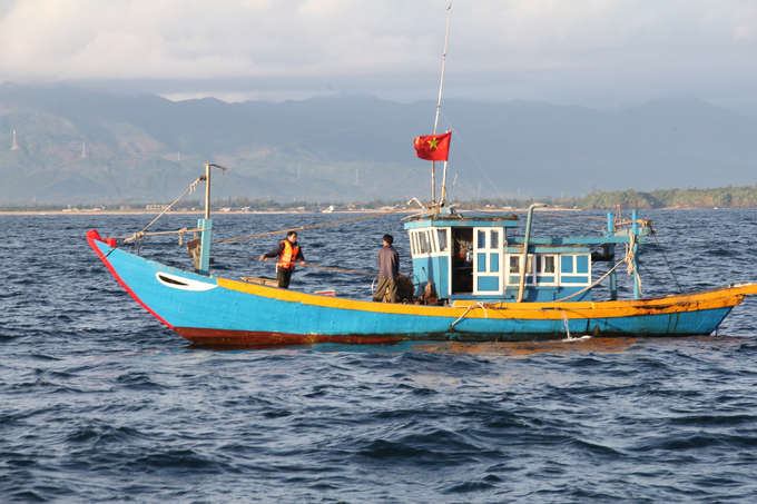 A fishing vessel is detected to violate fishing area. Photo: L.K.