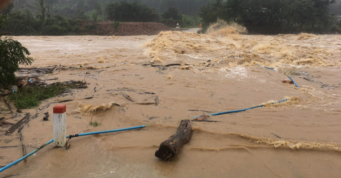 Mưa lớn trong 2 ngày qua tại Bình Định đã khiến nước dâng ngập cục bộ hiều nơi. Ảnh: Đ.T.