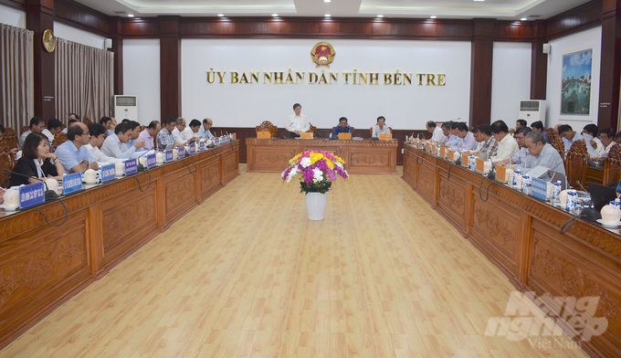 Đoàn công tác của Bộ NN-PTNT làm việc với tỉnh Bến Tre ngày 13/10. Ảnh: Minh Đảm.