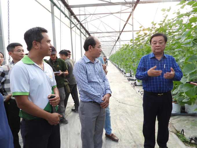 Bộ trưởng Bộ NN-PTNT Lê Minh Hoan cùng đoàn công tác khảo sát thực tế tại WinEco Củ Chi. Ảnh: Trần Trung.