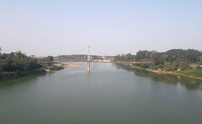 Cầu treo Dùng bắc qua sông Lam (Thanh Chương – Nghệ An). Ảnh: Huy Thư.