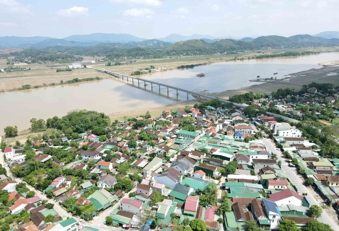 Cầu Rộ bắc qua sông Lam ở huyện Thanh Chương, Nghệ An. Ảnh: Huy Thư.