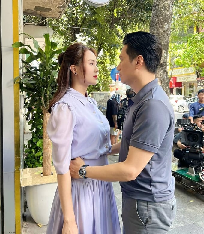 Diễn viên Hồng Diễn đóng vai Phương và diễn viên Việt Anh đóng vai Hoàng.
