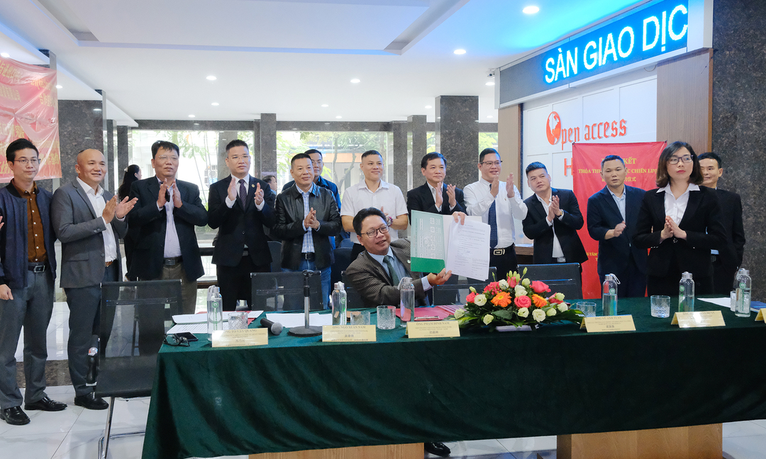 Mr. Pham Dinh Nam, represented the National Center for Technological Progress to attend the signing ceremony. 