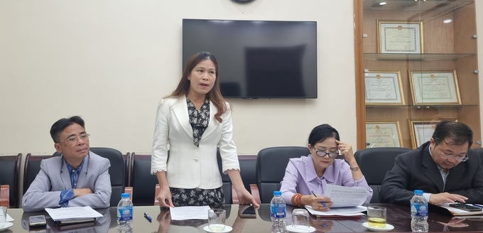 Bà Nguyễn Thị Yến- Phó Giám đốc Trung tâm Xúc tiến Thương mại nông nghiệp, đại diện đơn vị Phó trưởng khối thi đua năm 2022 đóng góp ý kiến vào báo cáo của Viện Quy hoạch Thủy lợi. Ảnh: Nam Khánh.