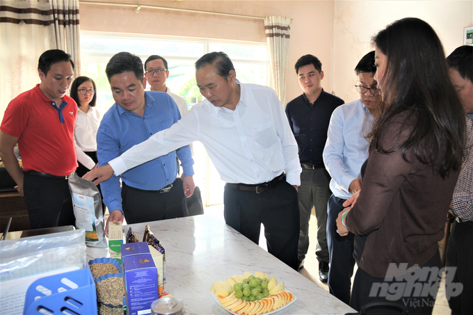 Thứ trưởng Phùng Đức Tiến đánh giá cao những nỗ lực của các đơn vị trong việc thúc đẩy xúc tiến thương mại, đưa nông sản Việt Nam đến với thị trường thế giới.