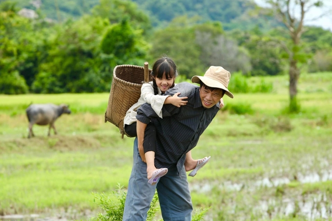 Người cha bất đắc dĩ trong 'Mẹ rơm'.