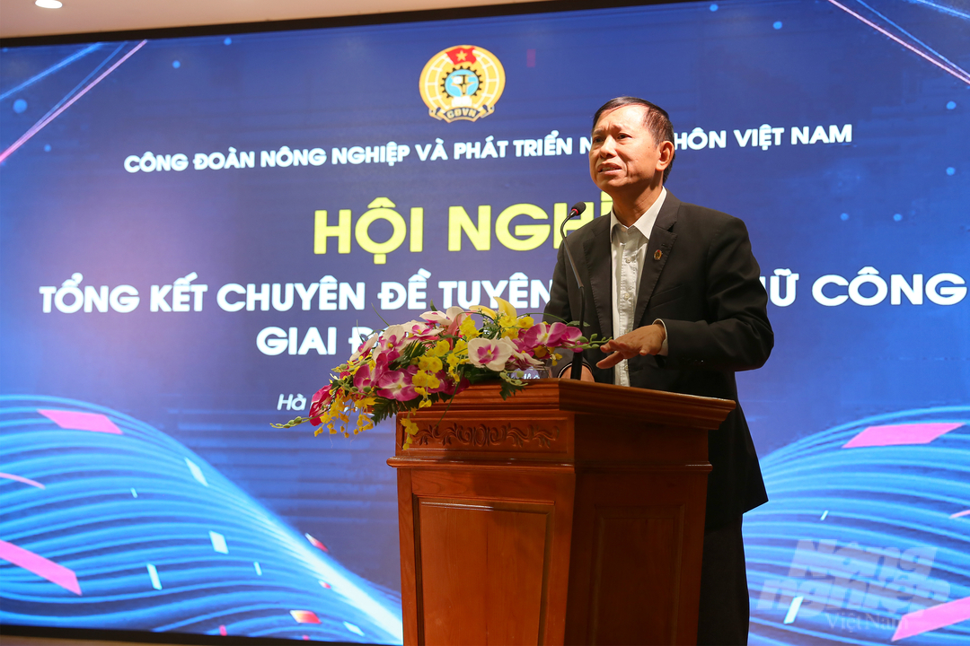 Phó Trưởng ban Tuyên giáo Tổng Liên đoàn Lao động Việt Nam Vũ Mạnh Tiêm phát biểu tại Hội nghị. Ảnh: Diệu Vy.