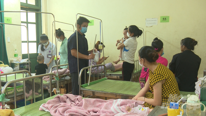 Bệnh nhân bị dịch cúm B tại các cơ sở y tế tại huyện Chợ Đồn tăng đột biến. Ảnh: Ngọc Tú.