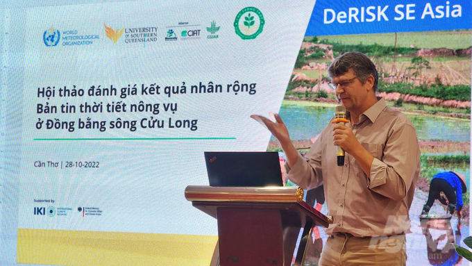 Tiến sĩ Kees Swaans, Trưởng dự án DeRISK SE Asia định hướng mở rộng bản tin thời tiết nông vụ trên đối tượng sản xuất khác. Ảnh: Kim Anh.