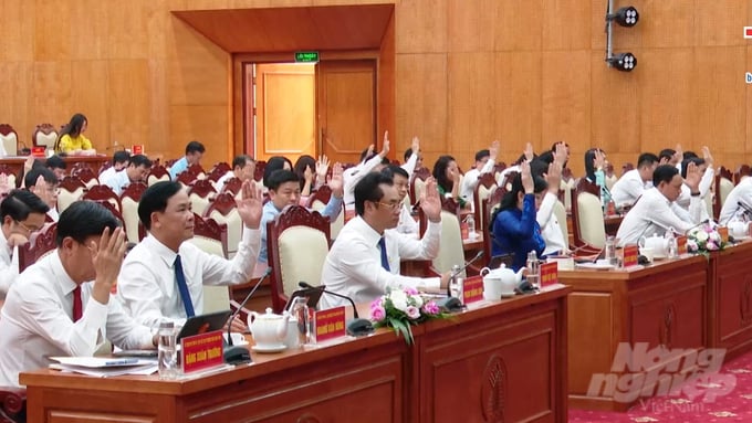 Các đại biểu biểu quyết tại Kỳ họp thứ 9, HĐND tỉnh Thái Nguyên nhiệm kỳ 2021 - 2026. Ảnh: Toán Nguyễn.