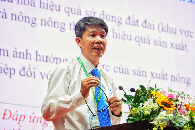 PGS.TS Lê Văn Vàng, Hiệu trưởng Trường Nông nghiệp (Trường Đại học Cần Thơ) cho rằng ứng dụng KHCN vào sản xuất nông nghiệp sẽ đáp ứng được yêu cầu về an ninh lương thực, phát triển bền vững. Ảnh: Kim Anh.