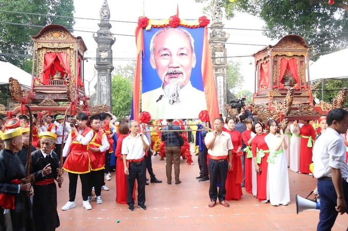 Mỗi nơi đều có một tục rước sắc phong khác nhau nhưng đối với Làng Tri Chỉ, buổi lễ rước sắc phong này sẽ lưu sâu vào tâm khảm mỗi người đã và đang sinh sống tại quê hương. Ảnh: Lâm Hùng.