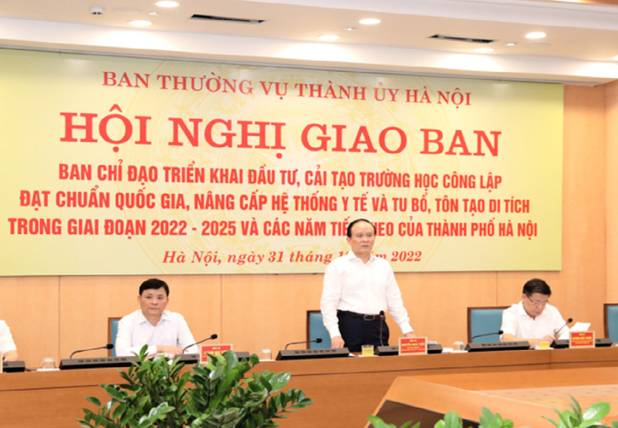 Phó Bí thư Thành ủy, Chủ tịch HĐND thành phố Nguyễn Ngọc Tuấn phát biểu tại hội nghị giao ban triển khai một số nhiệm vụ trọng tâm của Ban Chỉ đạo triển khai đầu tư, cải tạo trường học công lập đạt chuẩn quốc gia, nâng cấp hệ thống y tế và tu bổ, tôn tạo di tích trong giai đoạn 2022-2025.